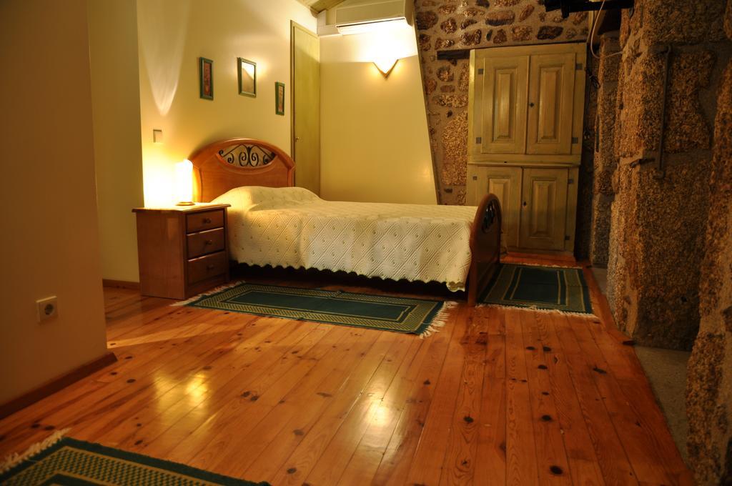 Casa Do Meio Da Vila Loriga Pokoj fotografie